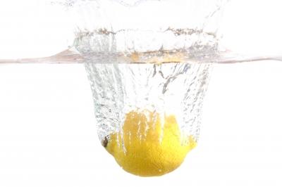 8 Reasons To Start Your Day With Lemon Water